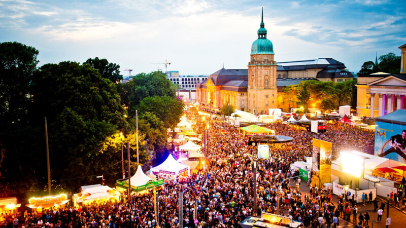 Blick auf das Schlossgartenfest in Darmstadt